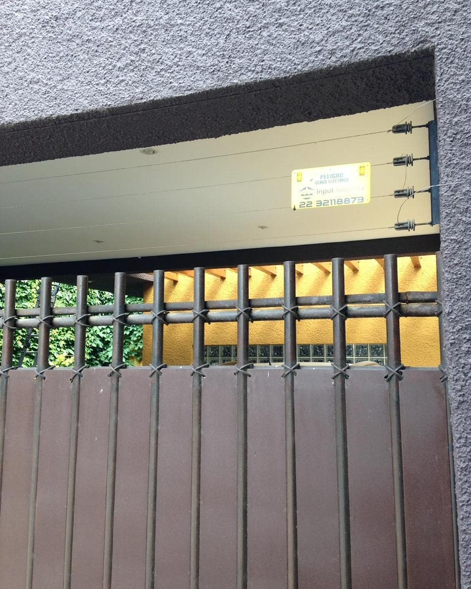 Instalación sobre portón